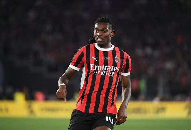 Relationship breakdown? Leo didn't play in the final game. He deleted the Milan tag on social media and was followed by many teams  [jiayu] 