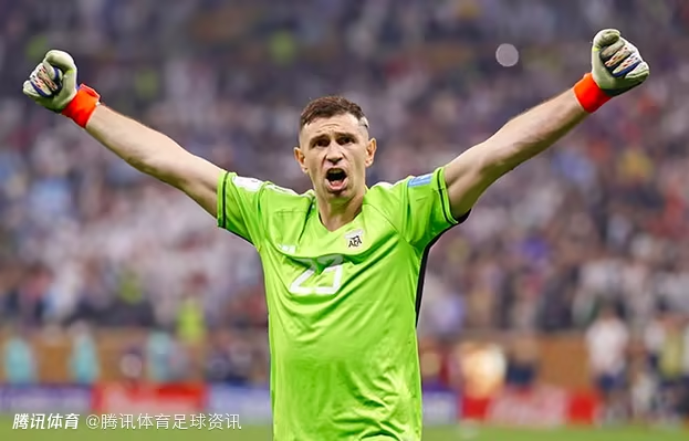 The transfer fee may reach 40 million pounds! Manchester United is interested in Villa goalkeeper Martin. The player is open to joining Manchester United [xueting]