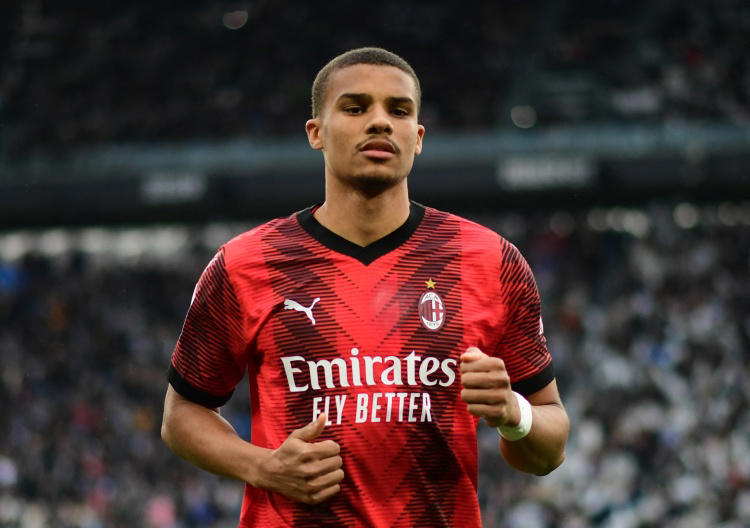 Reporter: Como is interested in Milan's Center-back, offering an annual salary of 4 million euros