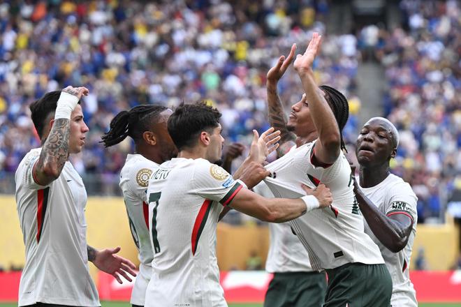 Number of substitutions in the Club World Cup: The Blues had the highest number with 27, followed by Real Madrid with 22, Paris Saint-Germain with 19, and Miami with 16. | Porto | Chelsea team | Benfica team | Real Madrid away game | Real Madrid