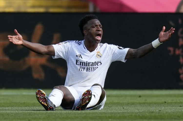 Final translation: Real Madrid has rejected Vinicius' demand for the highest salary in the team, considering it as a form of blackmail. [xueting]