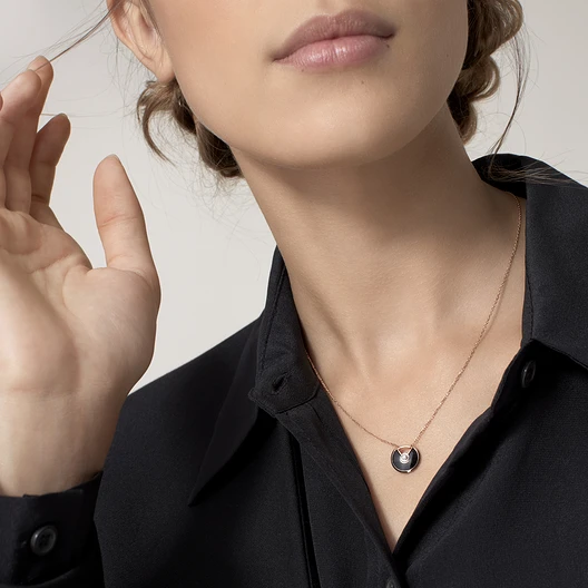 AMULETTE DE CARTIER NECKLACE