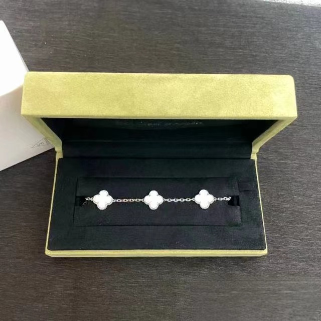 Van Cleef & Arpels Bracelets