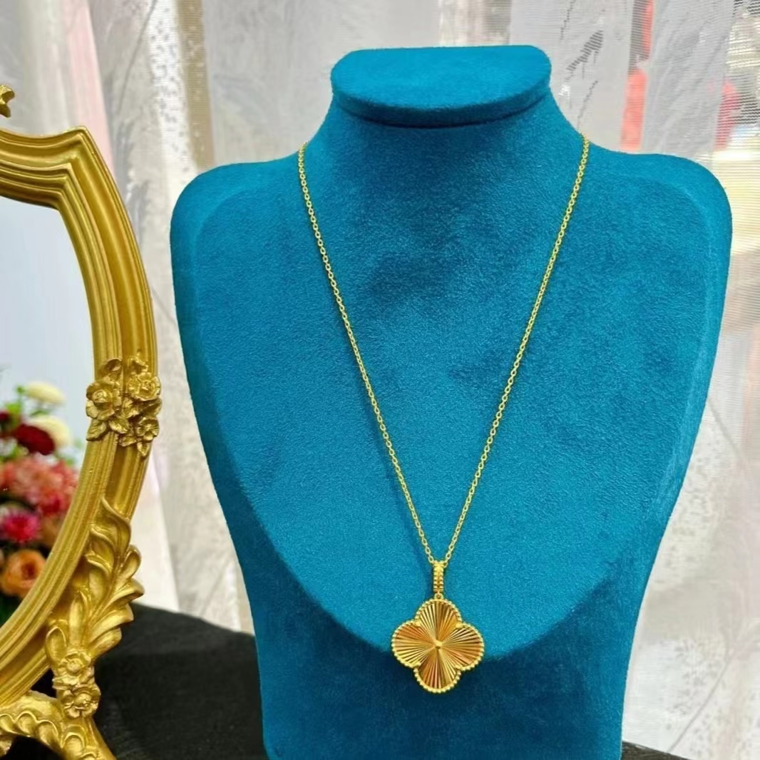 Van Cleef & Arpels pendant necklace