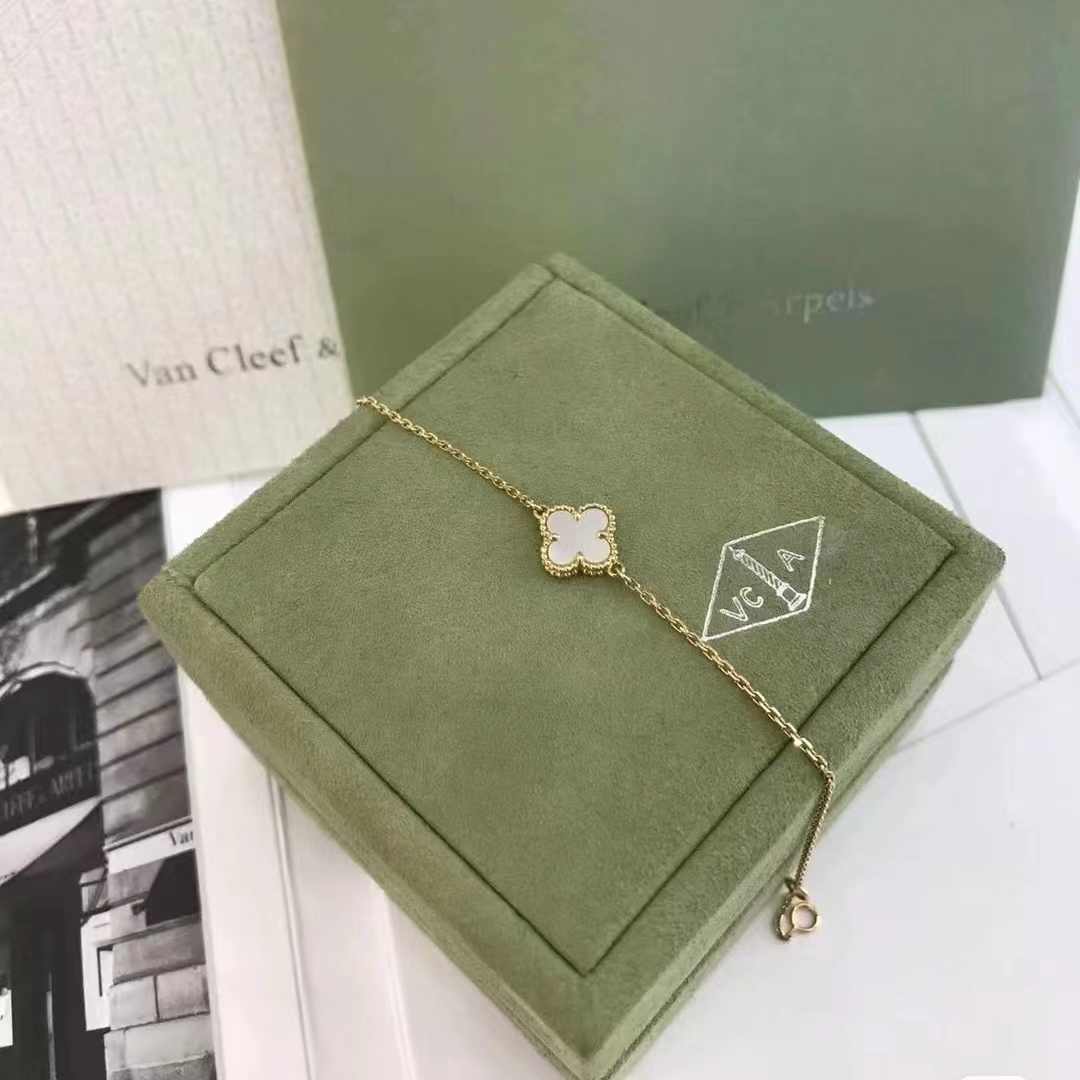 Van Cleef & Arpels Bracelets