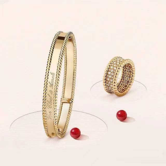 Van Cleef & Arpels Perlée signature bracelet