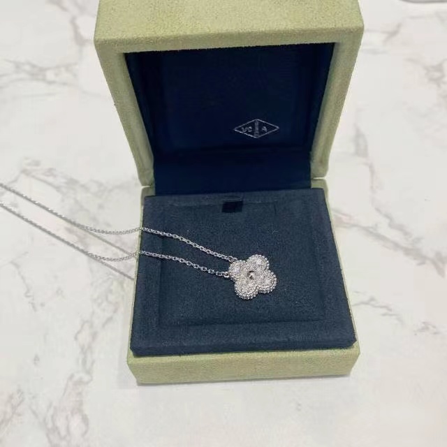 Van Cleef & Arpels  necklace