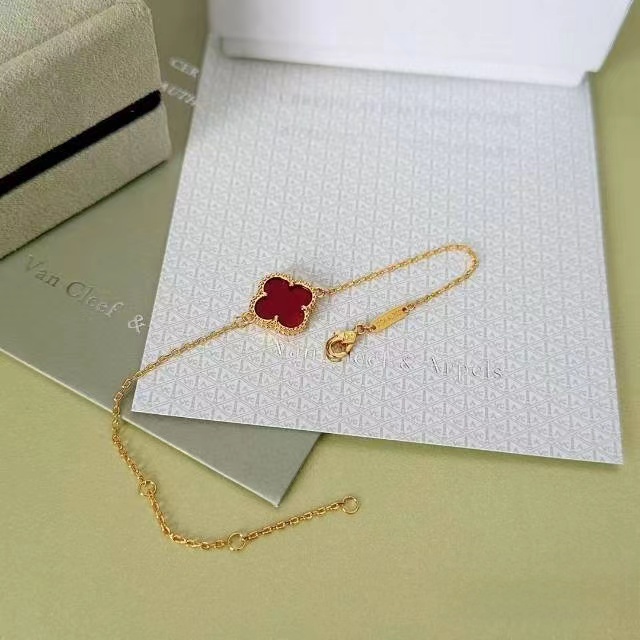 Van Cleef & Arpels Bracelets