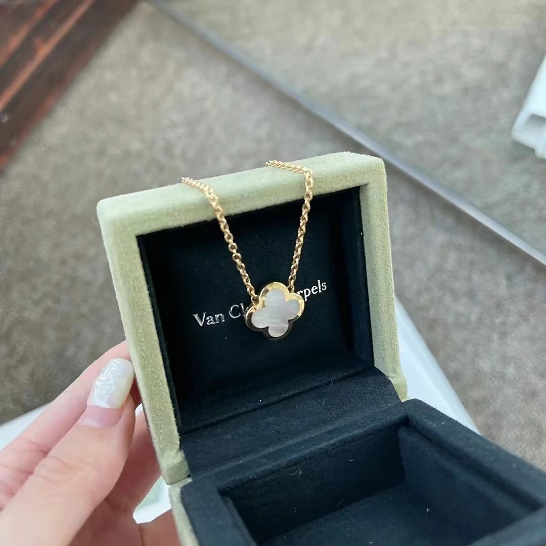 Van Cleef & Arpels  necklace