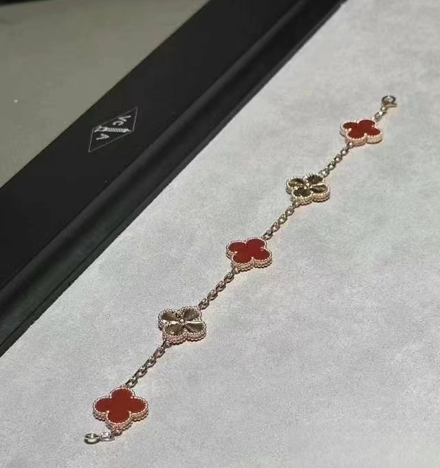 Van Cleef & Arpels Bracelets