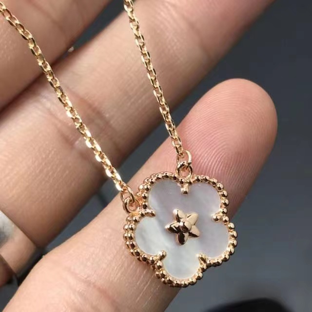 Van Cleef & Arpels  necklace