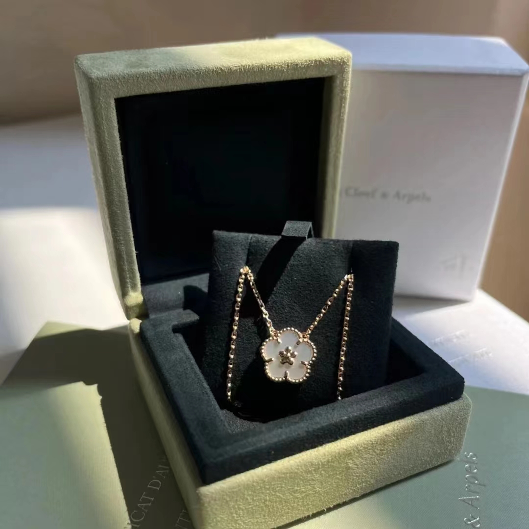 Van Cleef & Arpels Bracelets