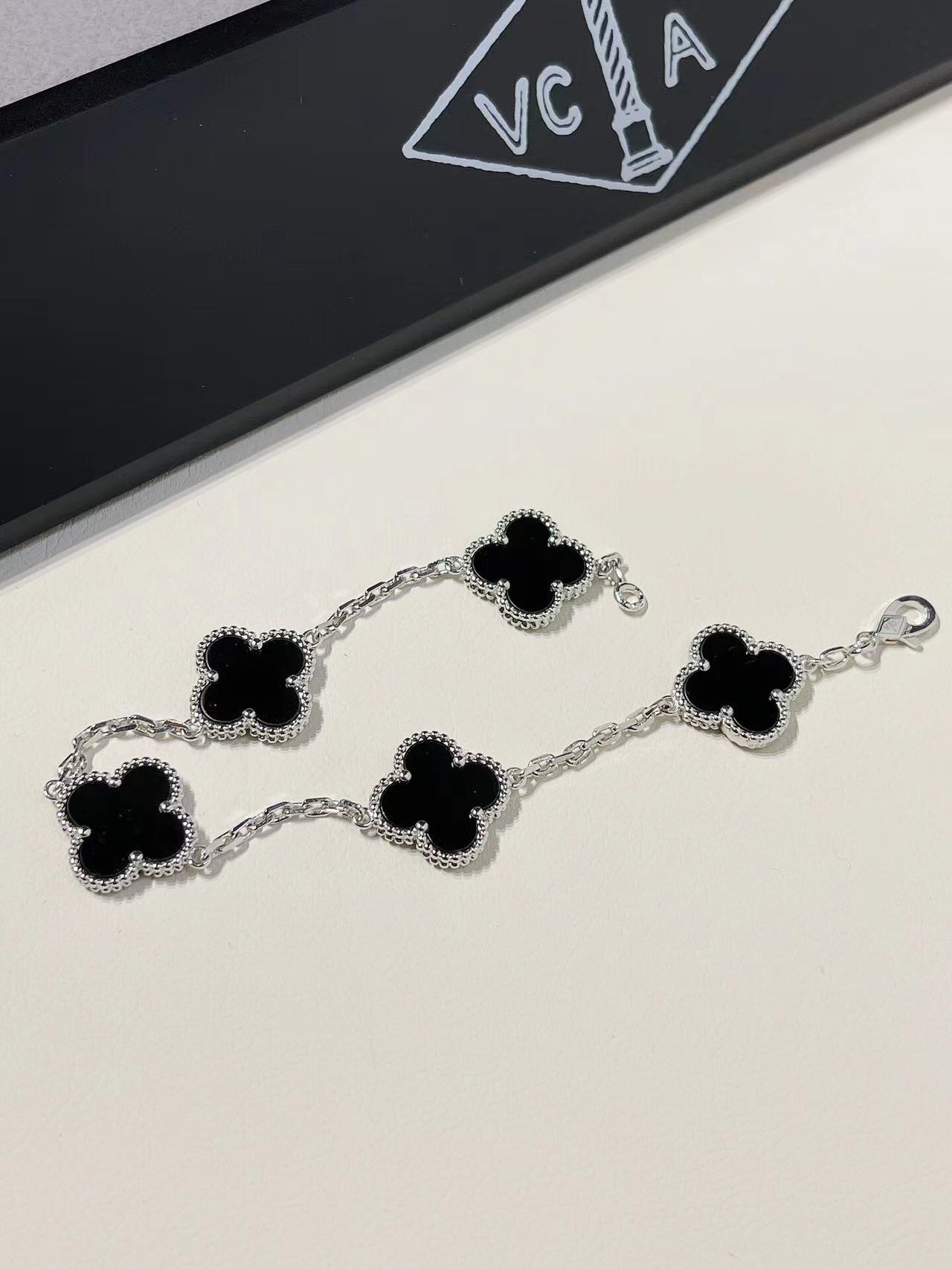 Van Cleef & Arpels Bracelets