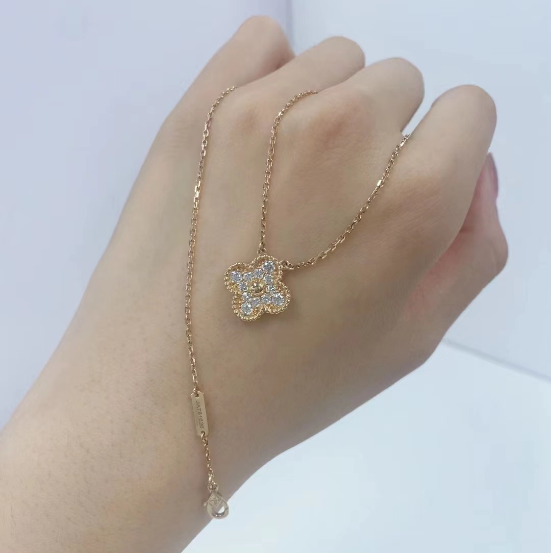 Van Cleef & Arpels  necklace