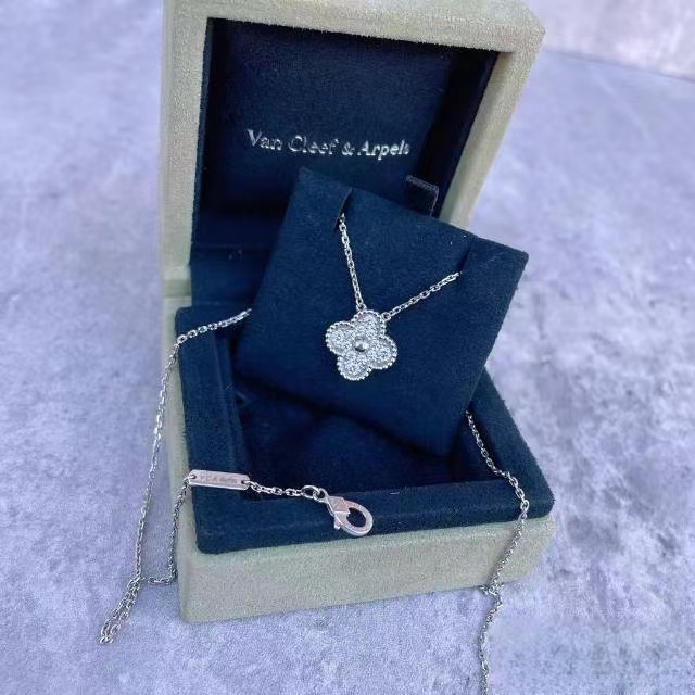 Van Cleef & Arpels  necklace