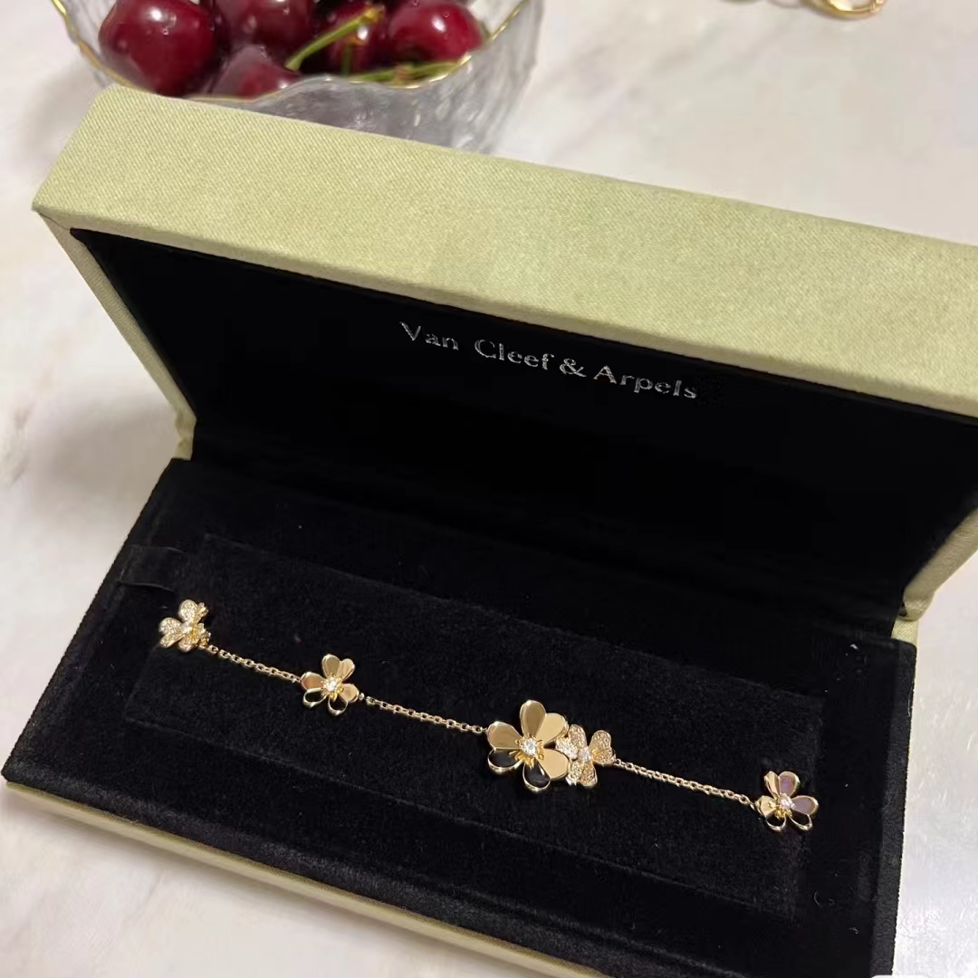 Van Cleef & Arpels Bracelets