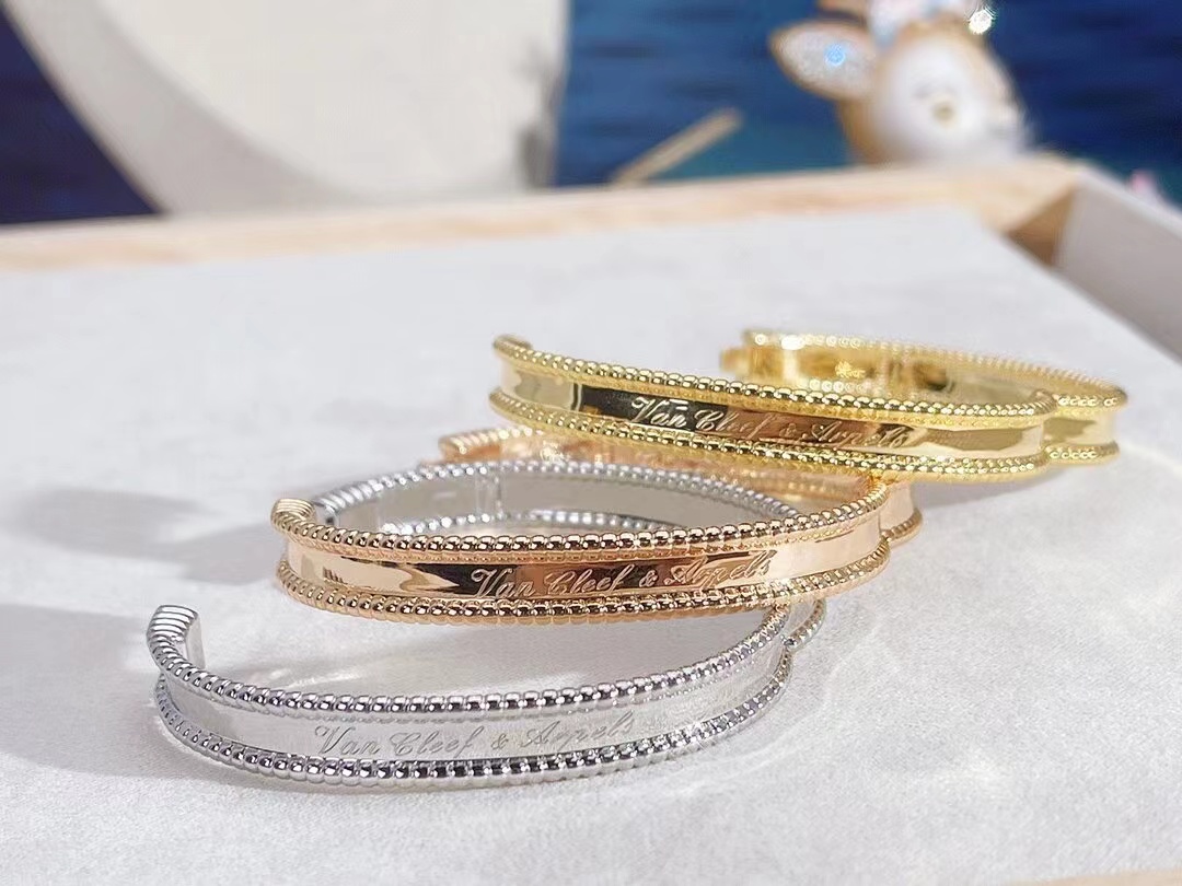 Van Cleef & Arpels Perlée signature bracelet