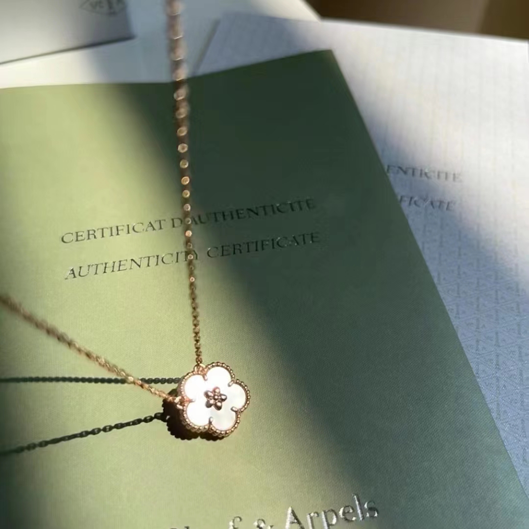 Van Cleef & Arpels  necklace