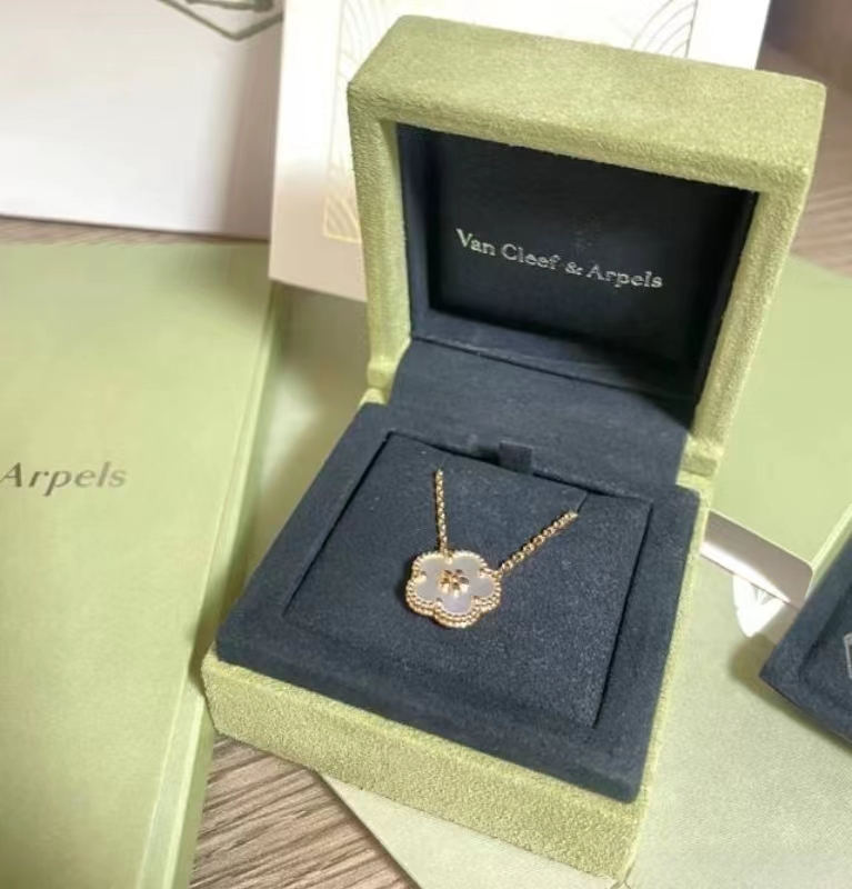 Van Cleef & Arpels  necklace