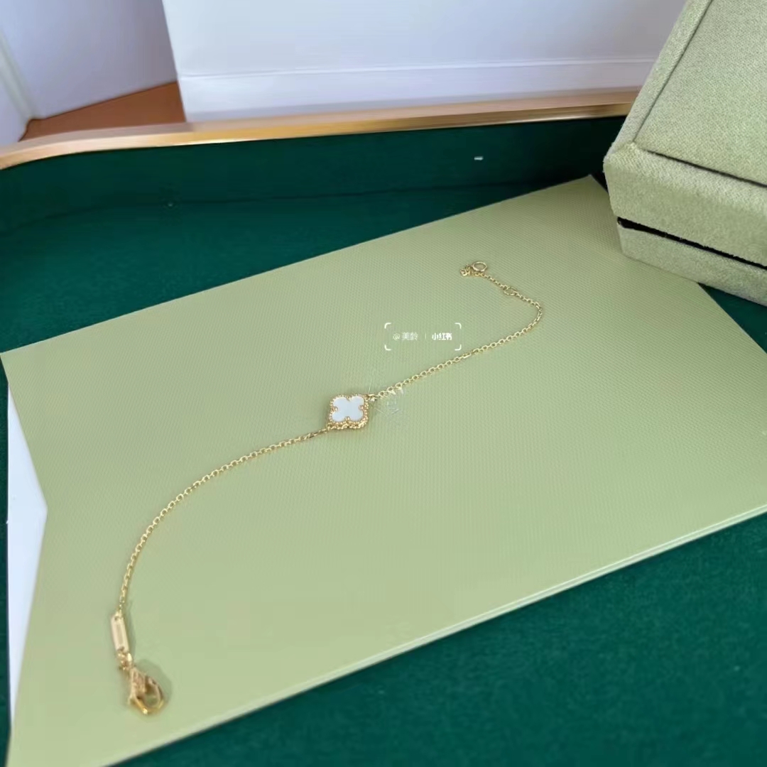 Van Cleef & Arpels Bracelets