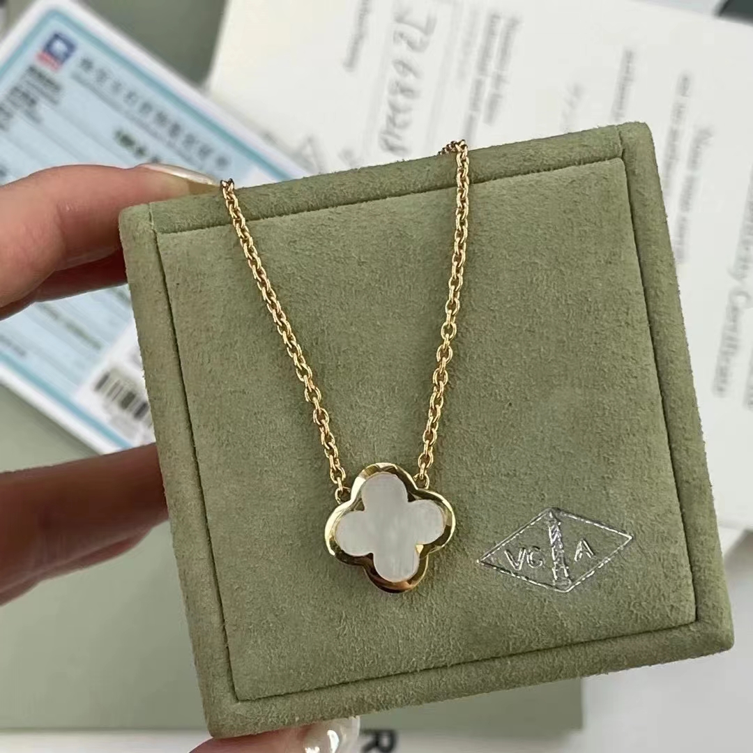 Van Cleef & Arpels  necklace