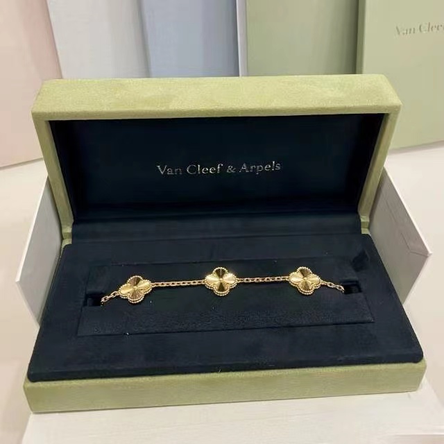 Van Cleef & Arpels Bracelets