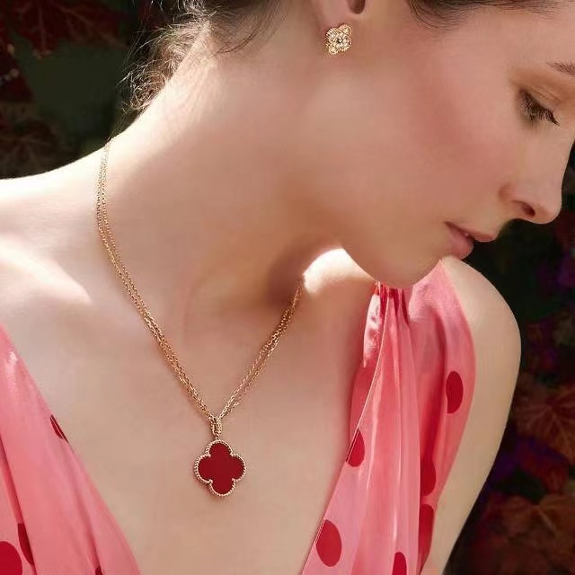 Van Cleef & Arpels pendant necklace