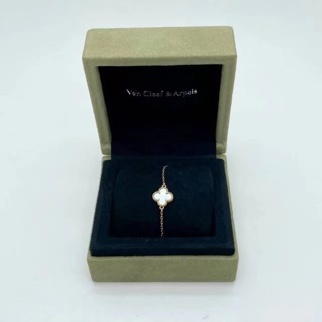 Van Cleef & Arpels Bracelets