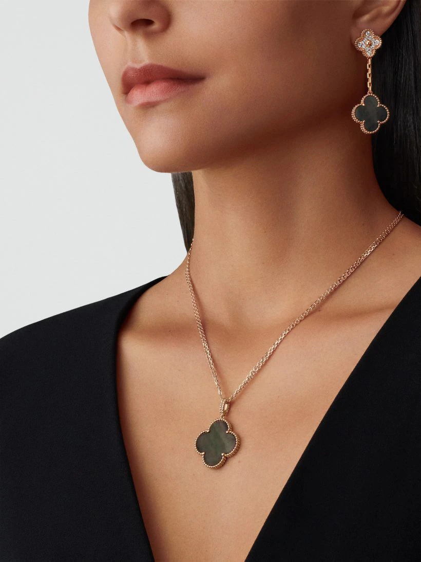 Van Cleef & Arpels earrings 2 motifs