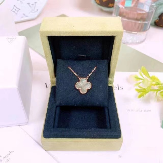 Van Cleef & Arpels pendant necklace