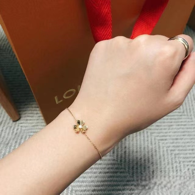 Van Cleef & Arpels Bracelets