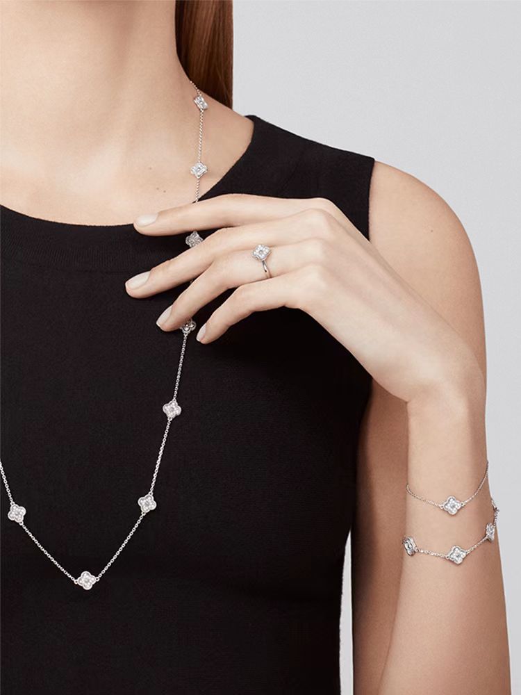 Van Cleef & Arpels Bracelets