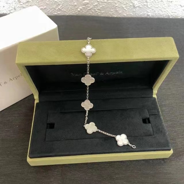 Van Cleef & Arpels Bracelets