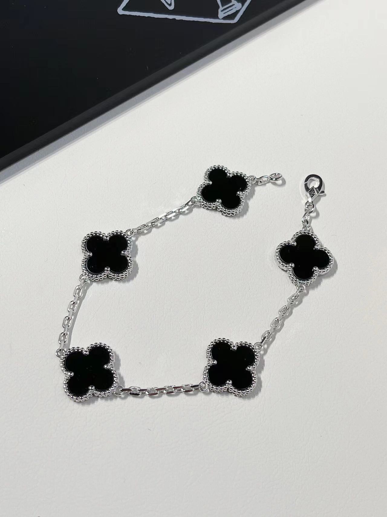 Van Cleef & Arpels Bracelets