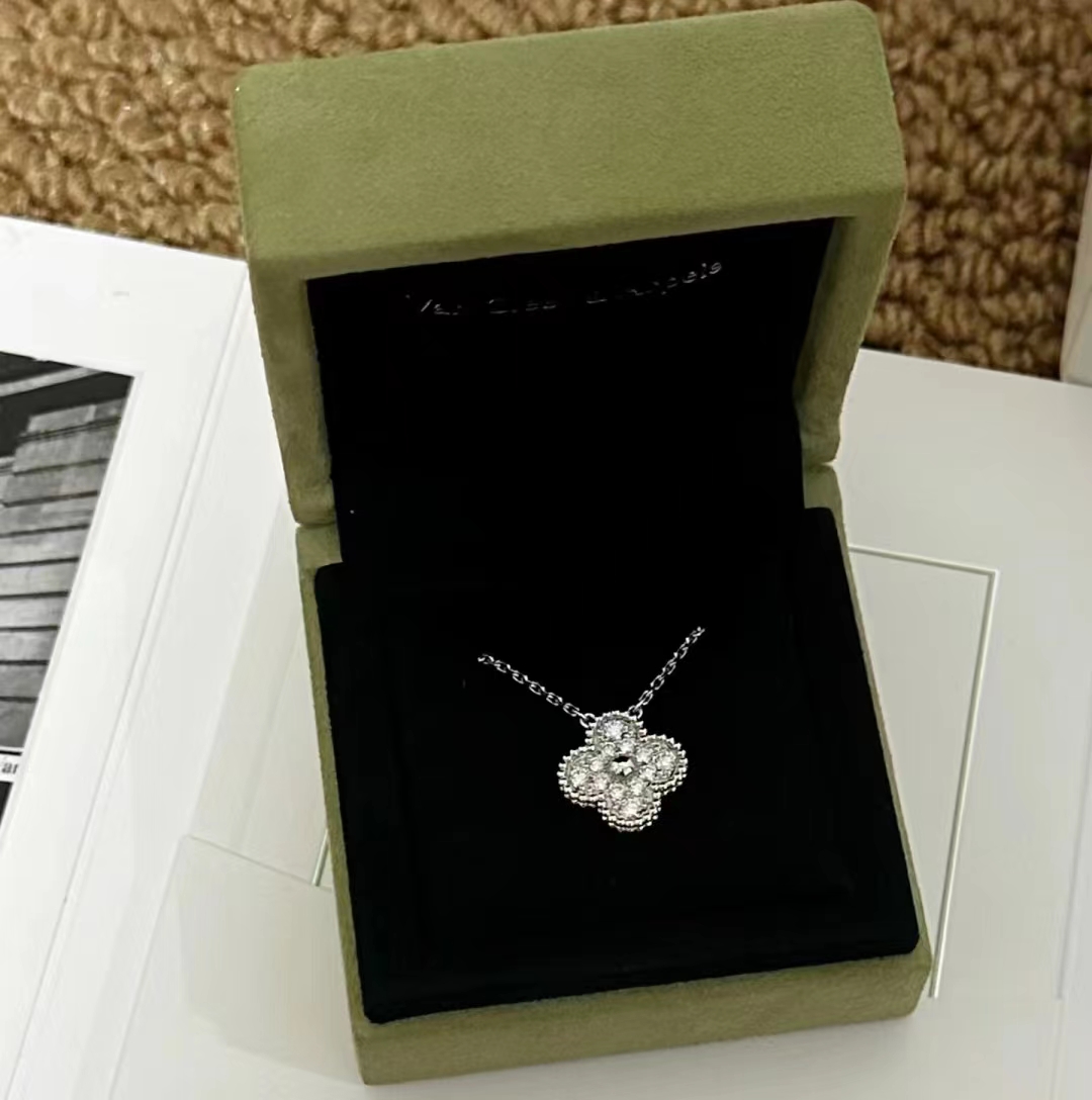 Van Cleef & Arpels  necklace