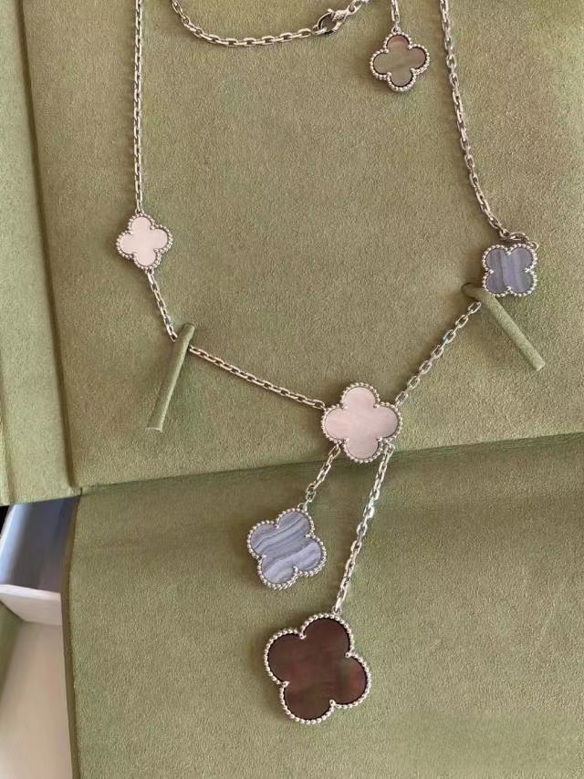 Van Cleef & Arpels  necklace