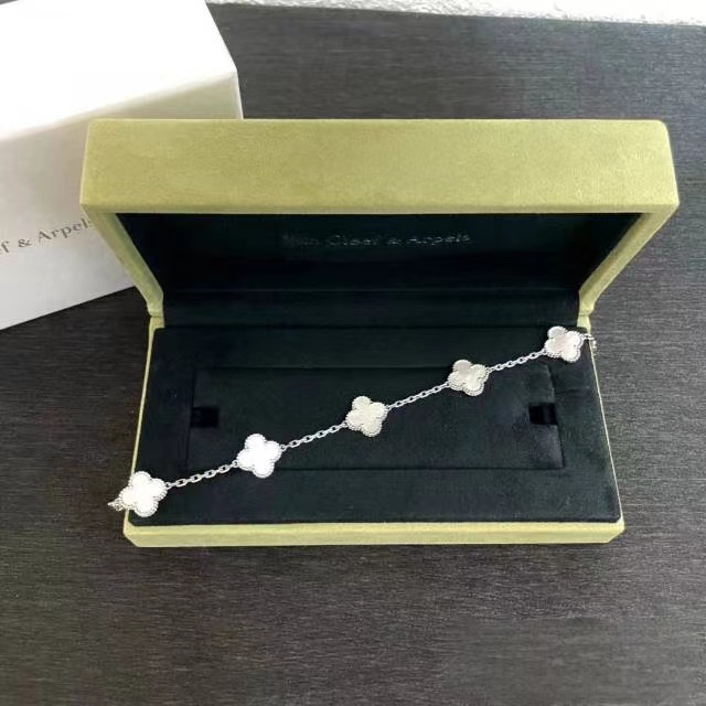 Van Cleef & Arpels Bracelets