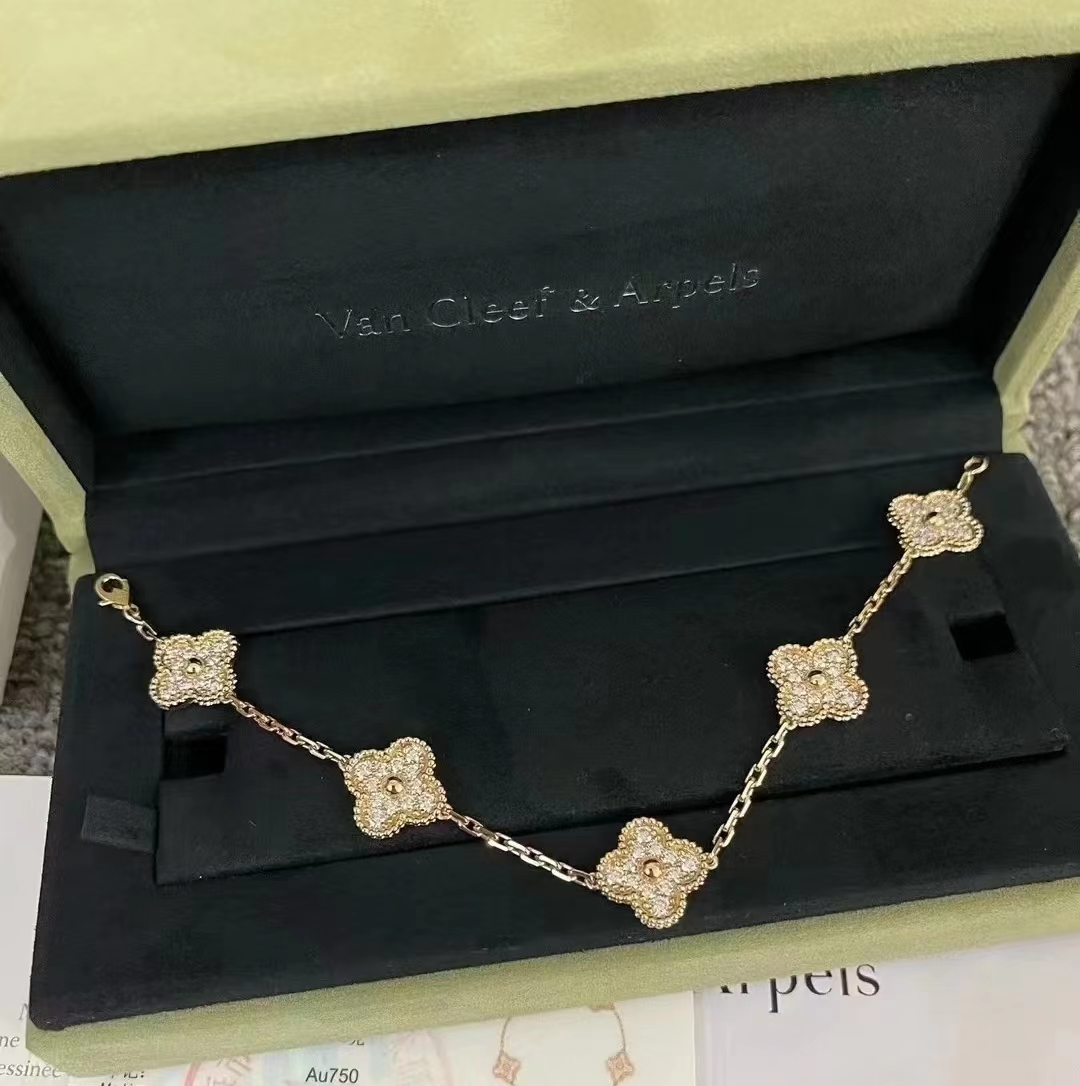 Van Cleef & Arpels Bracelets
