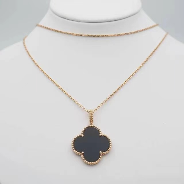Van Cleef & Arpels pendant necklace