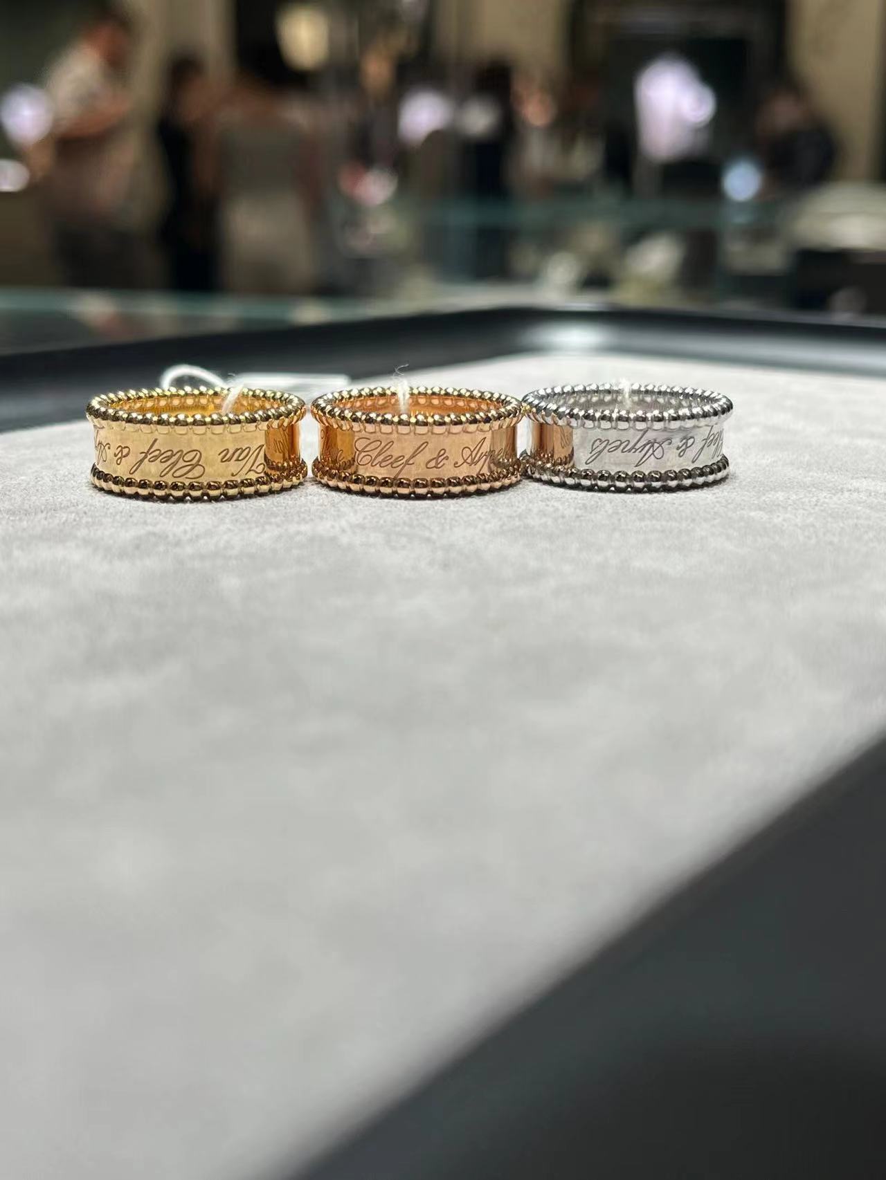 Perlée signature ring