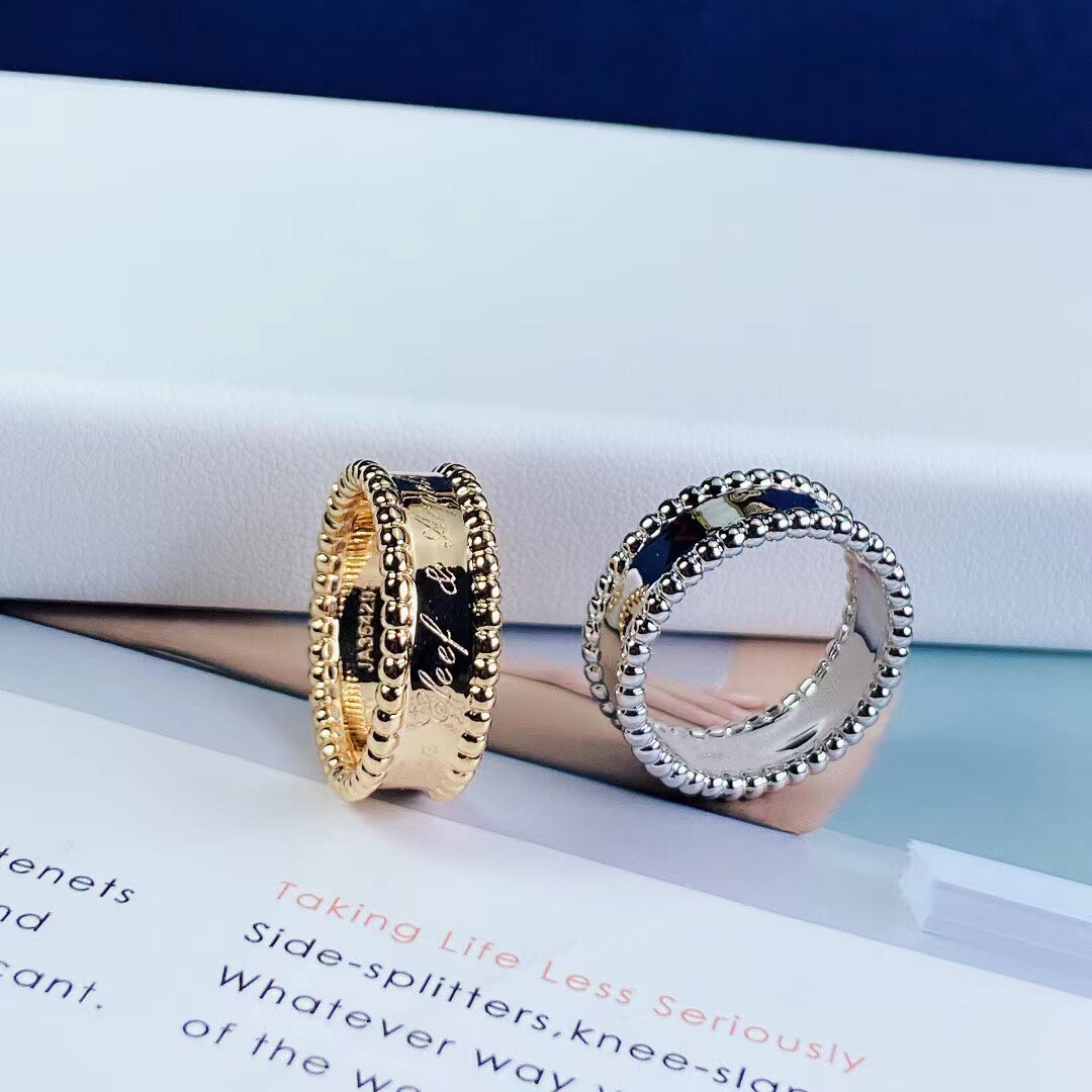 Perlée signature ring