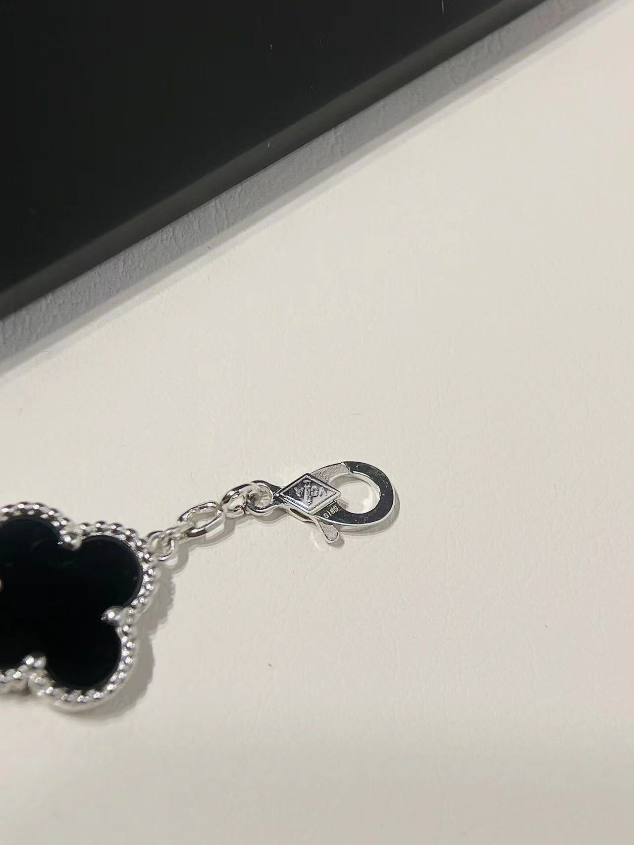 Van Cleef & Arpels Bracelets