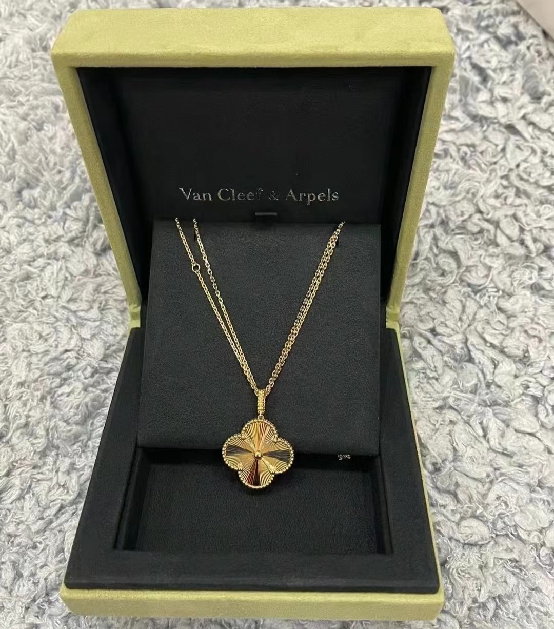 Van Cleef & Arpels pendant necklace