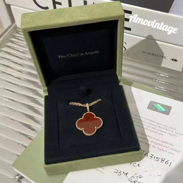 Van Cleef & Arpels pendant necklace