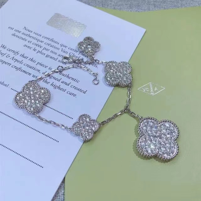 Van Cleef & Arpels Bracelets