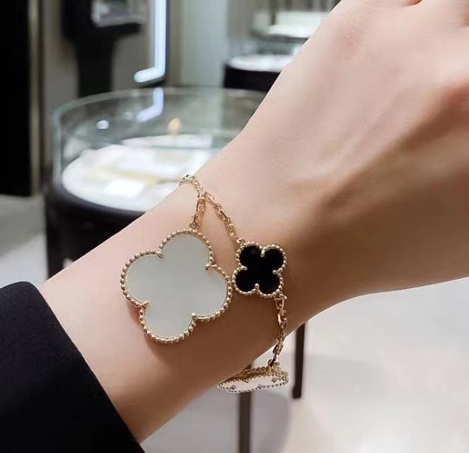 Van Cleef & Arpels Bracelets