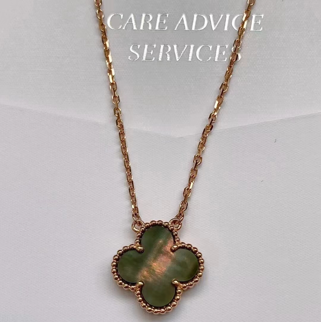 Van Cleef & Arpels pendant necklace