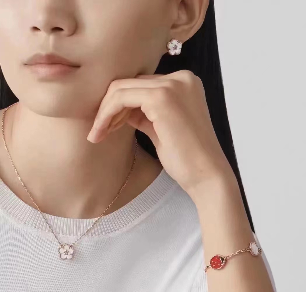 Van Cleef & Arpels Bracelets