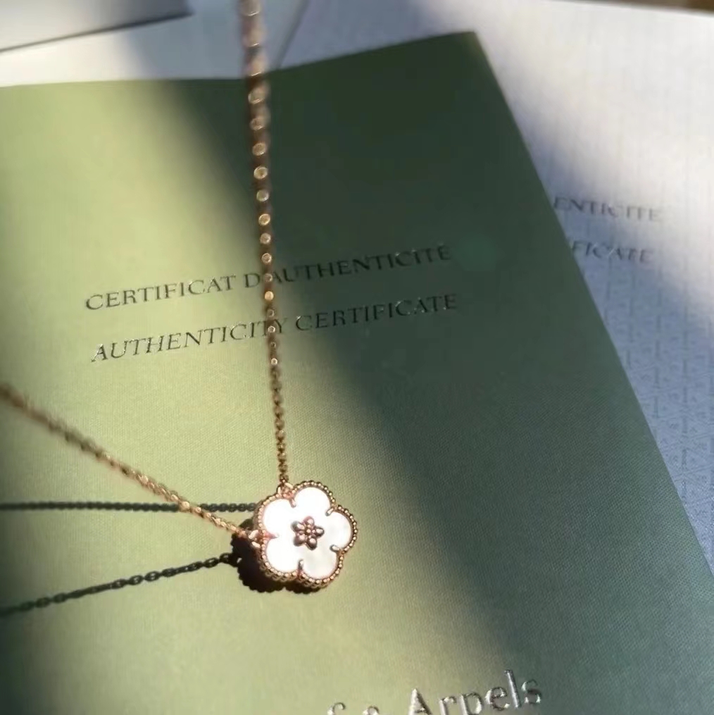 Van Cleef & Arpels Bracelets