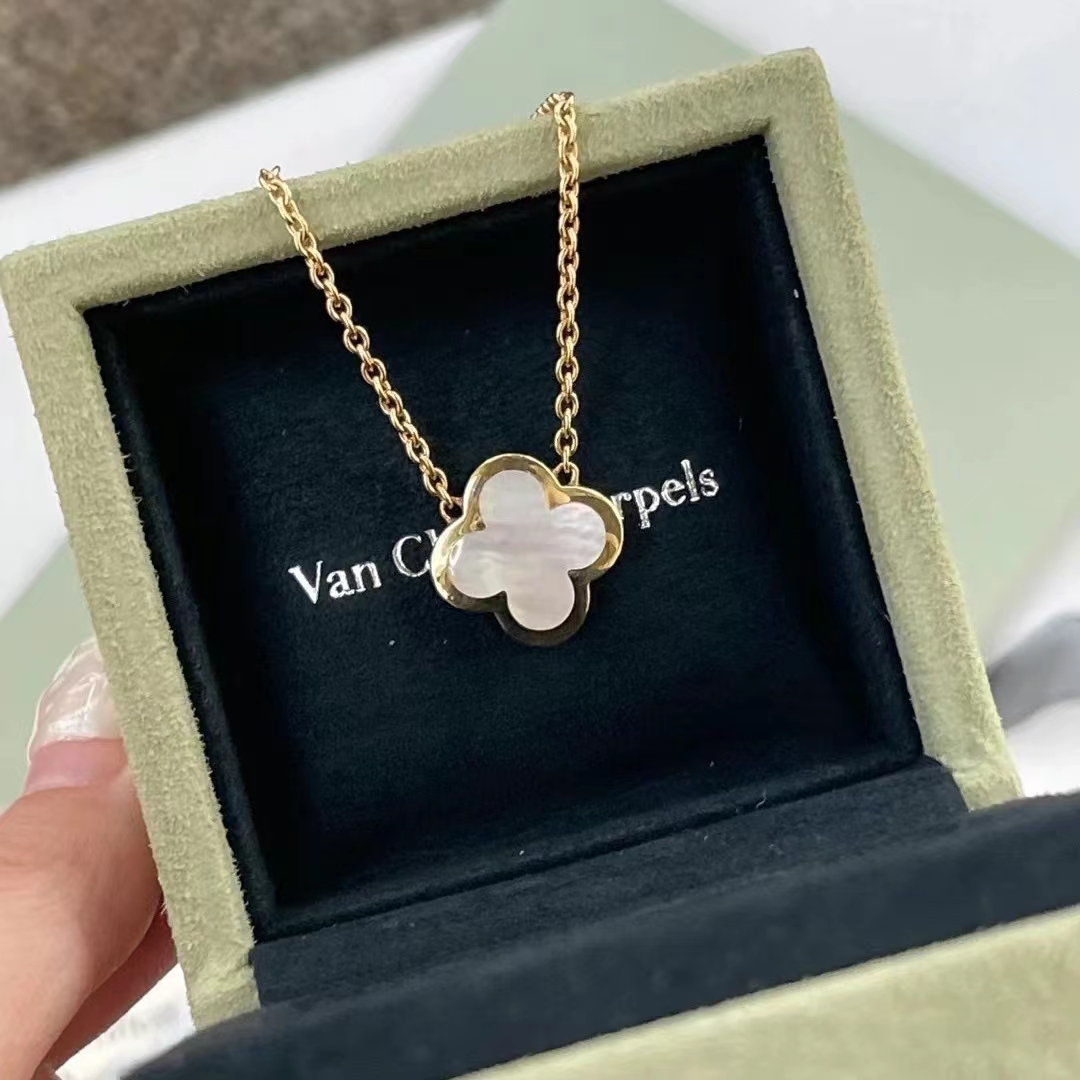 Van Cleef & Arpels  necklace